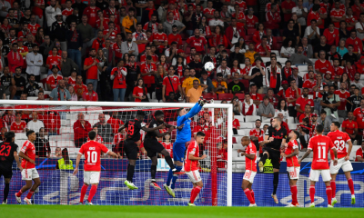 Um jogador que servirá de reforço de peso para o Benfica recebe fortes críticas de imprensa internacional.