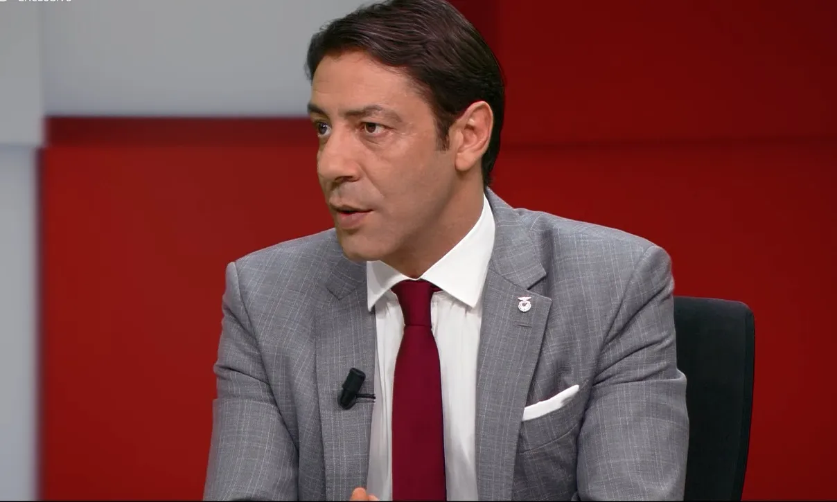 Rui Costa arrependido de ter contratado Roger Schmidt